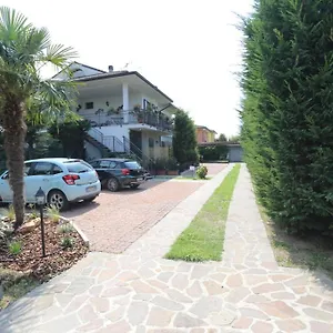 https://b-b-lalmanacco.it-lombardy.com