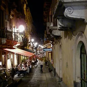 https://casa-nipitella.taorminaitalyhotels.com