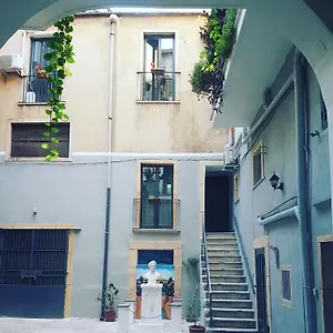 https://mizzica-bed-and-breakfast.catania-hotels.net